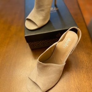 Charles David  Light Grey Suede Riot Pump